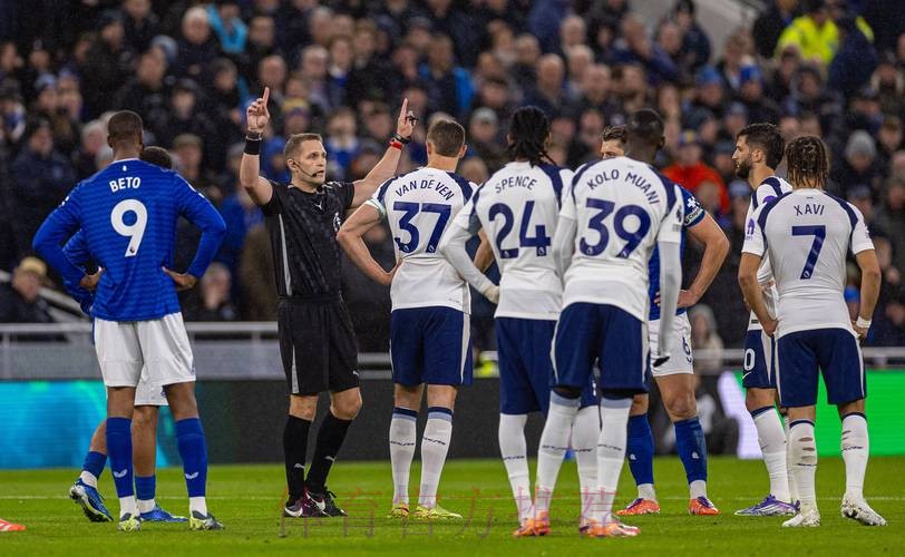 热刺行政管理主管卡普霍恩辞职，随后正式任英超首席足球官